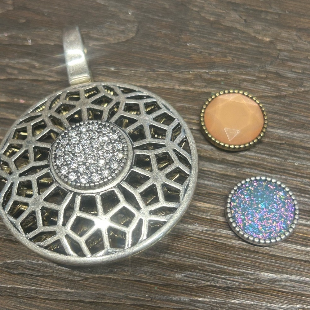 Premier Designs Reversible Interchangeable Magnetic Pendant